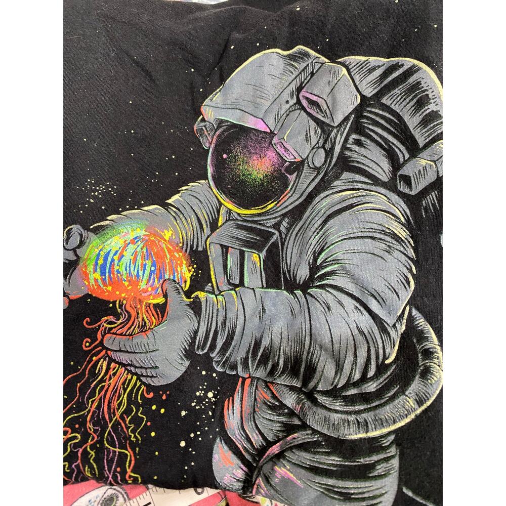 Threadless "Jellyspace" Astronaut Graphic Tee Size Large Artwork by Angoes25